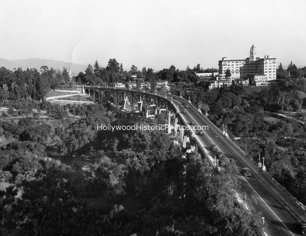 Pasadena Arroyo Seco Bridge 1935.jpg